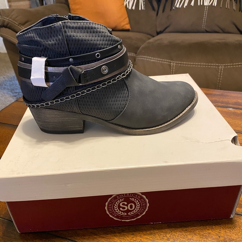 Women’s SO ankle booties